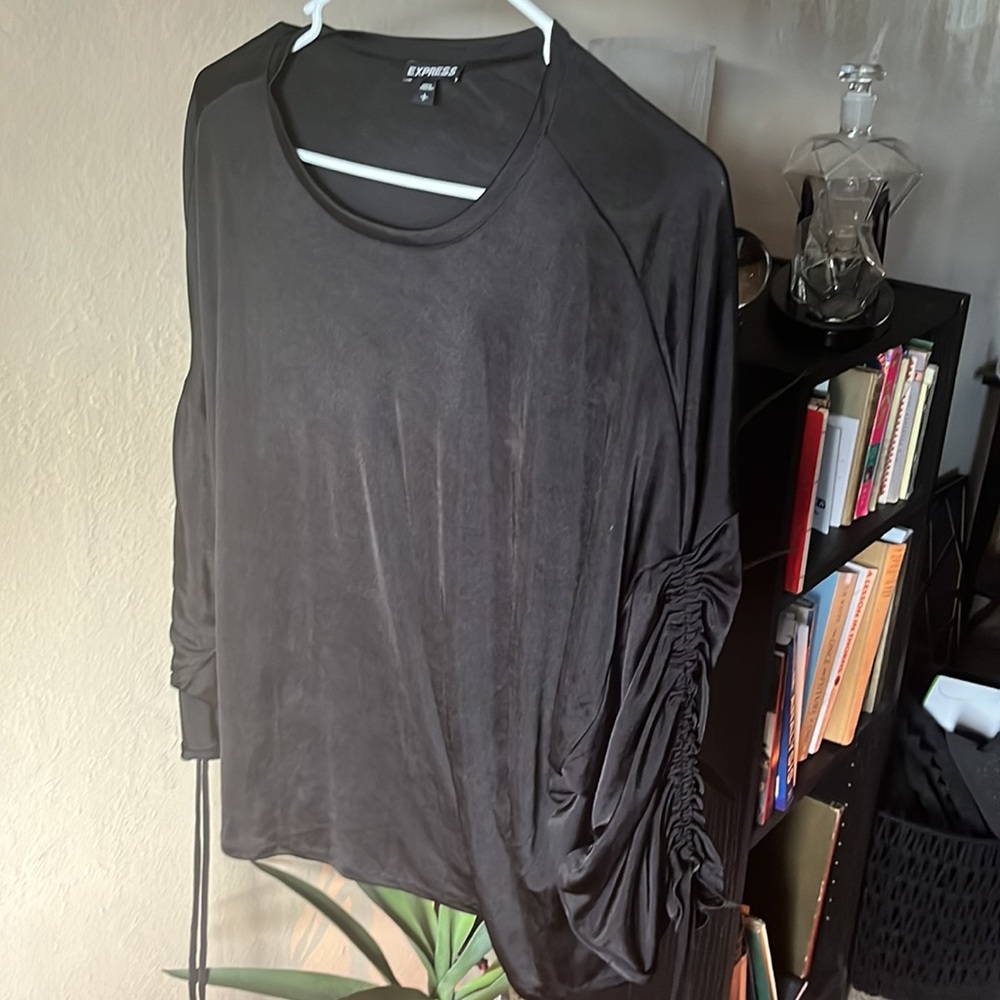 Express rutched sleeve Black 3/4 Sleeve Round Neck Pullover Casual Blouse Top